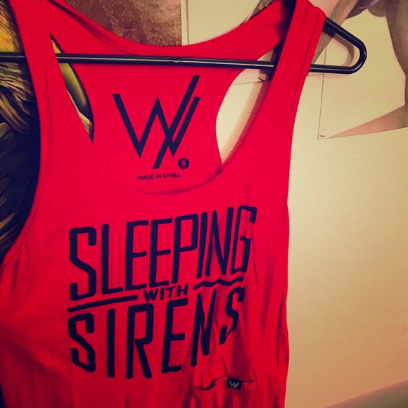 T-Shirt - Picture 1 of 2